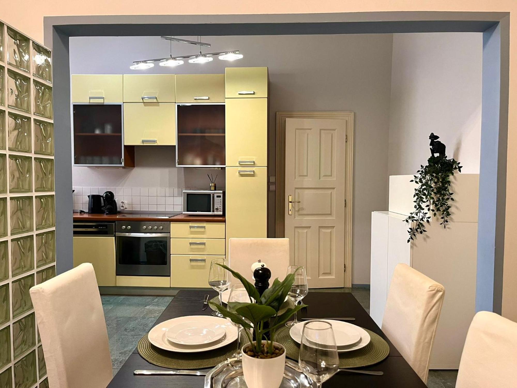 Charles Bridge Apartment Prag